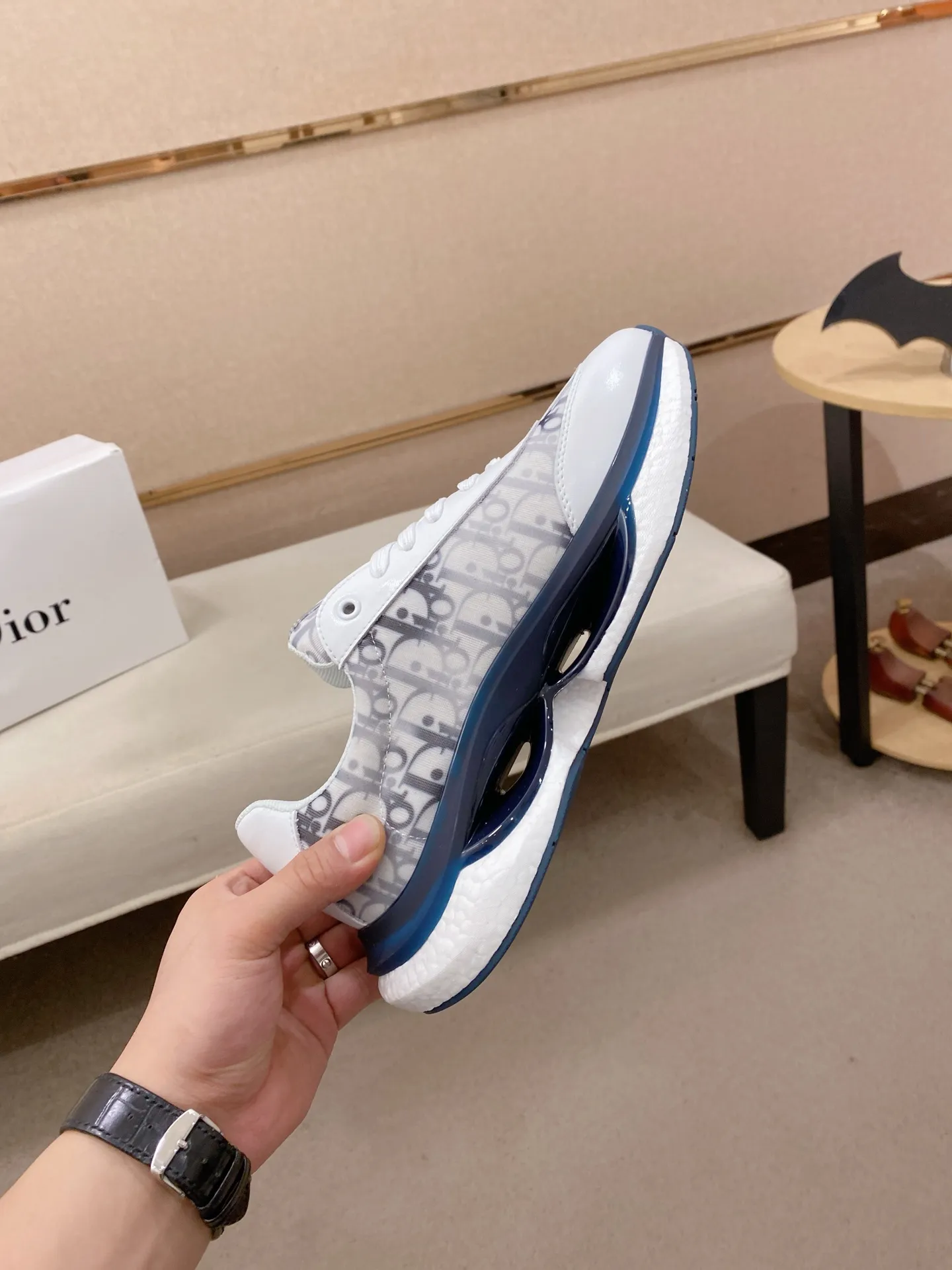 Men's shoes💰 462💰🇮🇹🇮🇹Dior d The new model is on sale at the same time at the counter. The upper 🇮🇹 is imported Italian first-layer cowhide, and the lining is fully imported sheepskin 💪💪. It is a complete 1⃣️ to 1⃣️ replica 🇮🇹💪💪, ⚠ Sole: The original sole is specially provided by the original factory. The exclusive movable molded sole is super comfortable. ⚠Original factory single goods, 🔍🔍high quality, you can enter and leave the counter at will, welcome to compare⚠. Code number:38-44